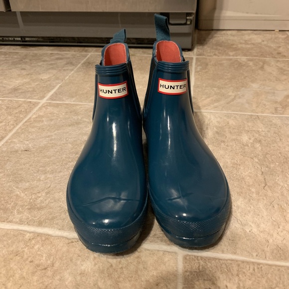 teal chelsea boots